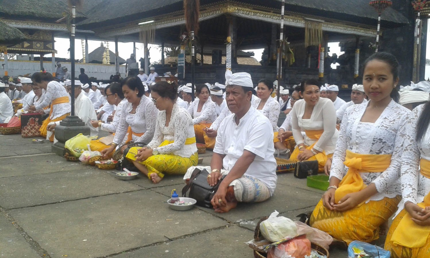 Image BPR Group Sri Partha Bali, ‘’Ngaturang Bakti’’ di Pura Besakih dan Pura Ulun Danu Batur